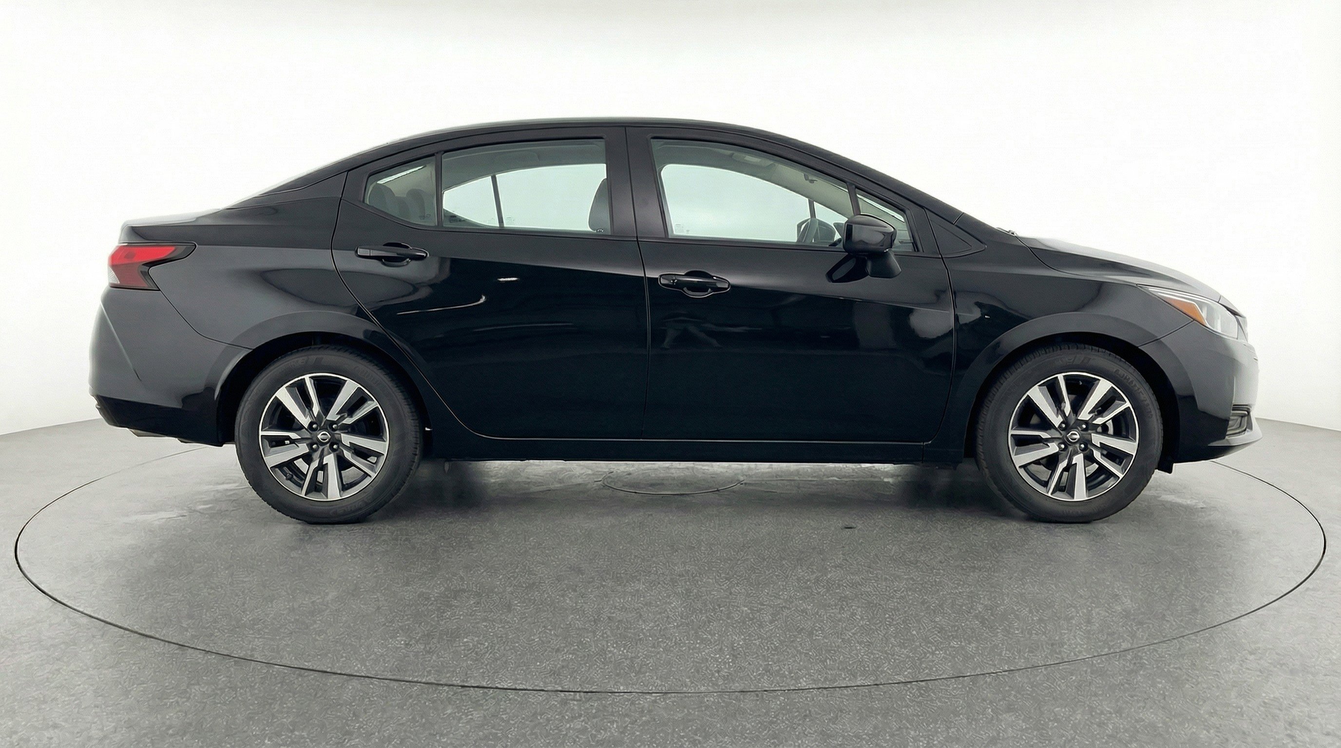 Used 2025 Nissan Versa SV image 11