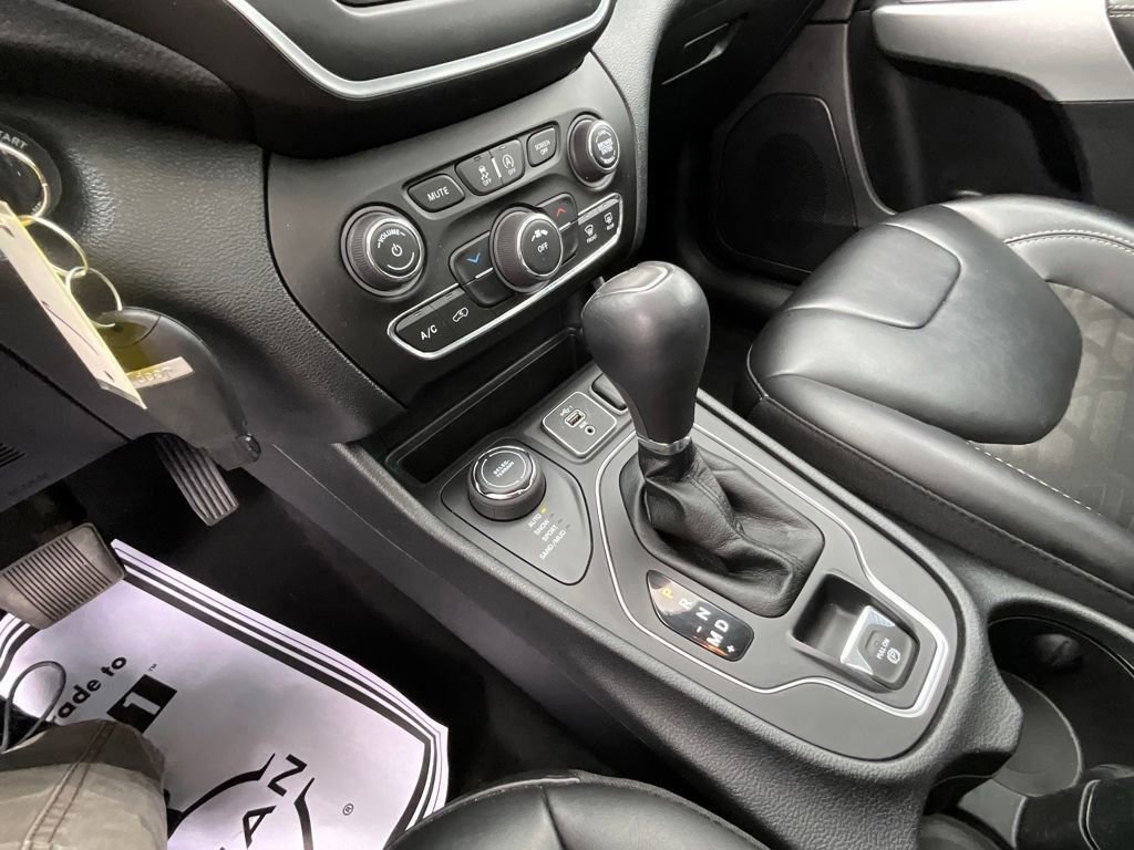 Used 2022 Jeep Cherokee Latitude w/ Sun & Sound Group image 39