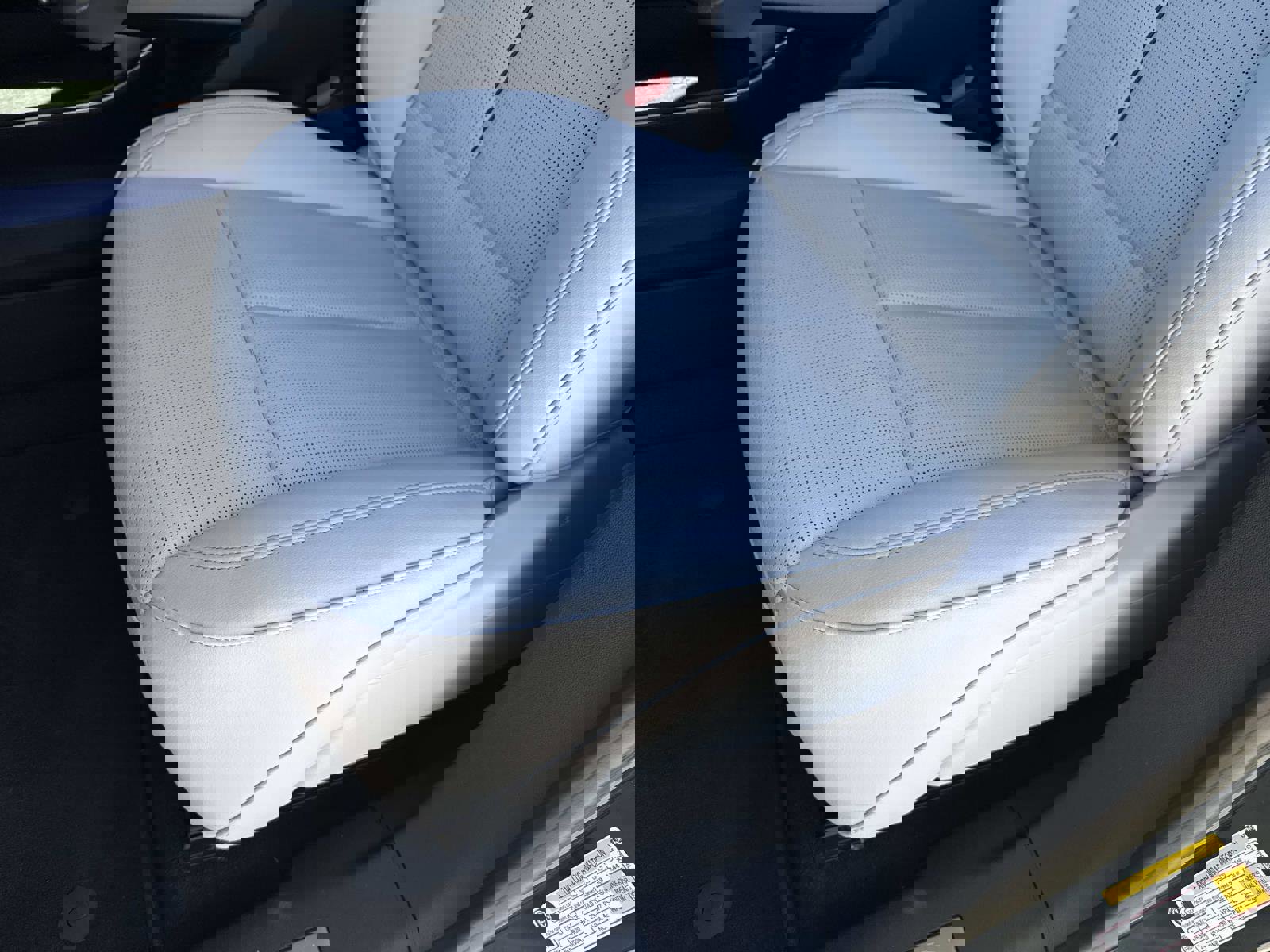 Used 2024 Cadillac Lyriq Luxury image 19