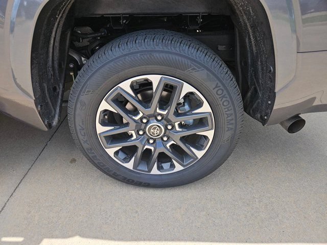 Used 2024 Toyota Tundra Limited AWD/4WD image 9