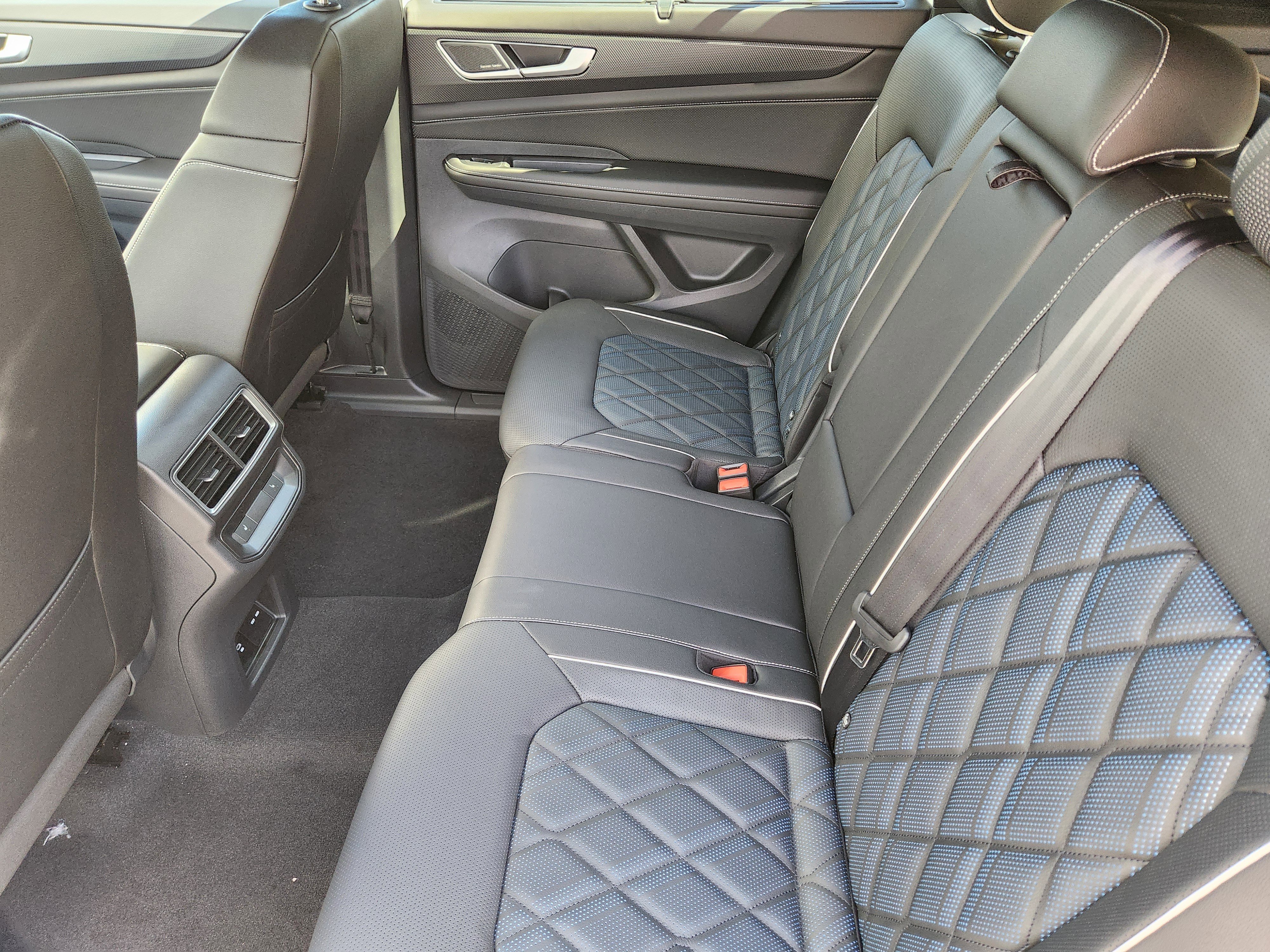 New 2026 Volkswagen Atlas Cross Sport SEL Premium R-Line image 18