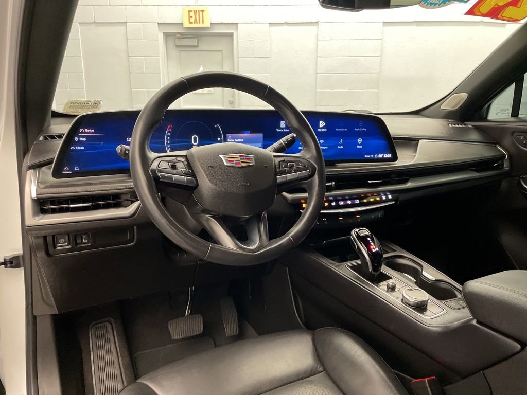 Used 2024 Cadillac XT4 Premium Luxury image 13