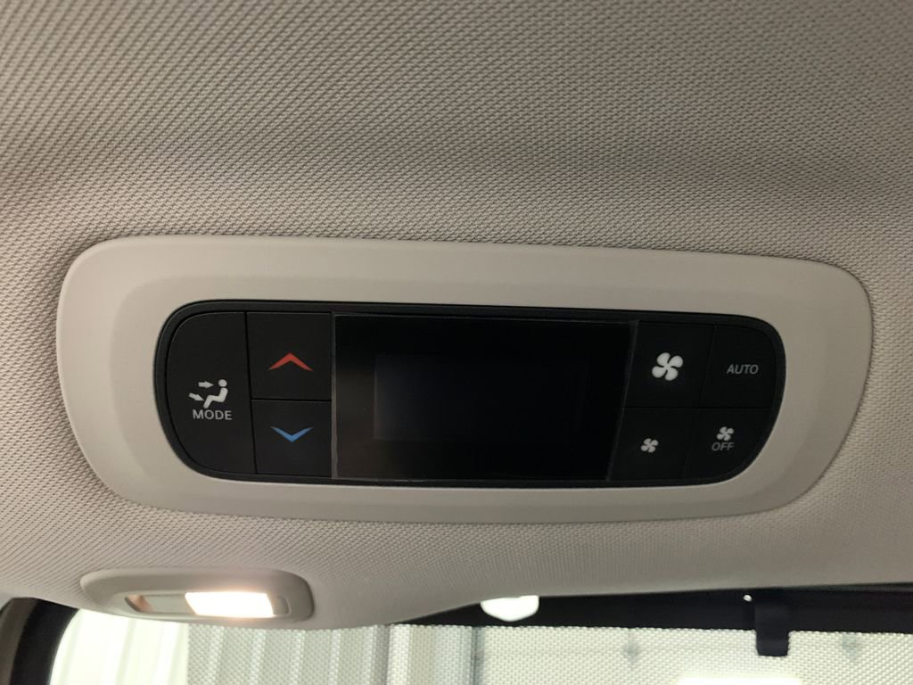 Used 2020 Chrysler Pacifica Limited image 18