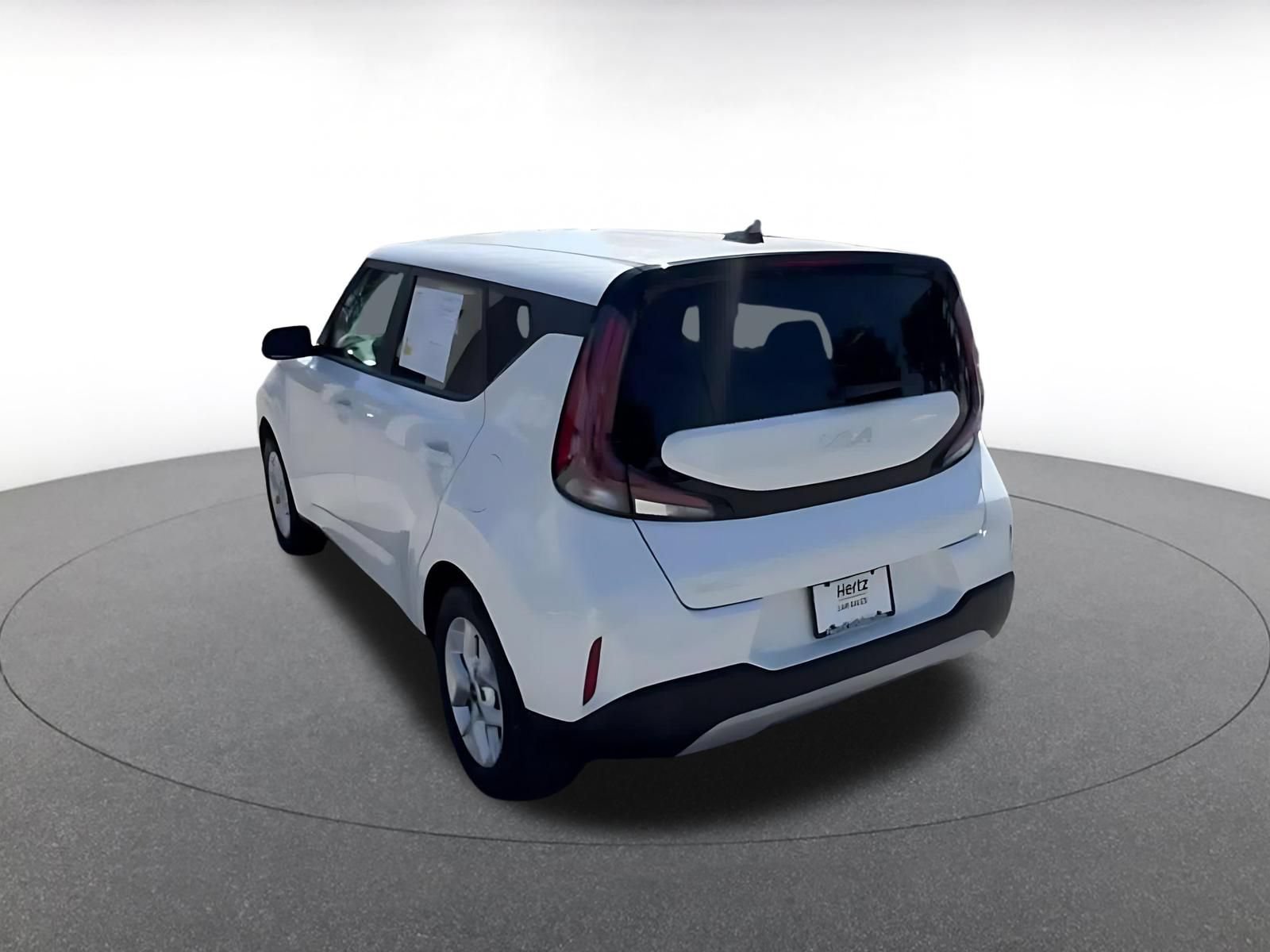 Used 2025 Kia Soul LX w/ LX Technology Package FWD image 11