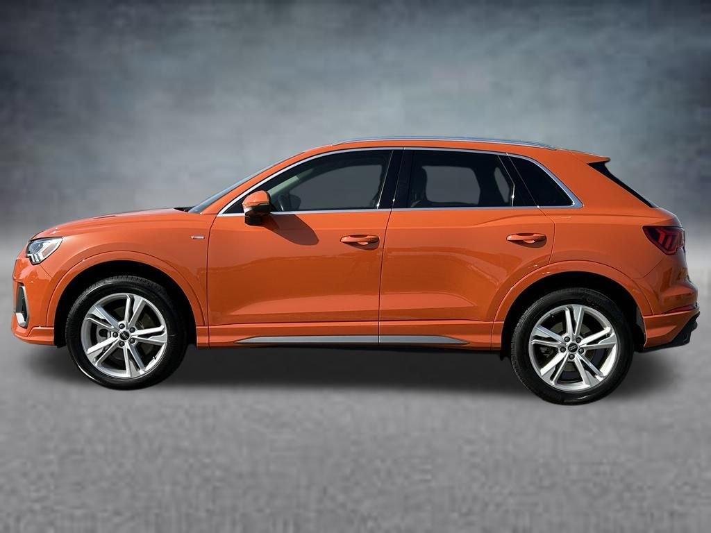 Used 2023 Audi Q3 2.0T Premium Plus w/ Premium Plus Package AWD/4WD image 2