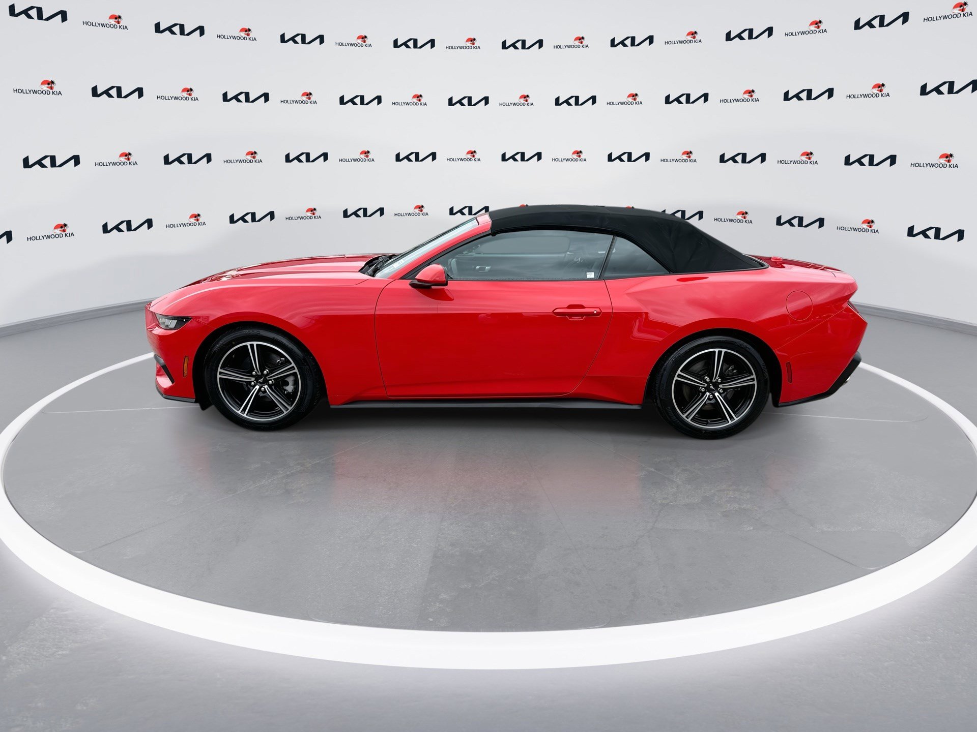 Used 2024 Ford Mustang Convertible image 5