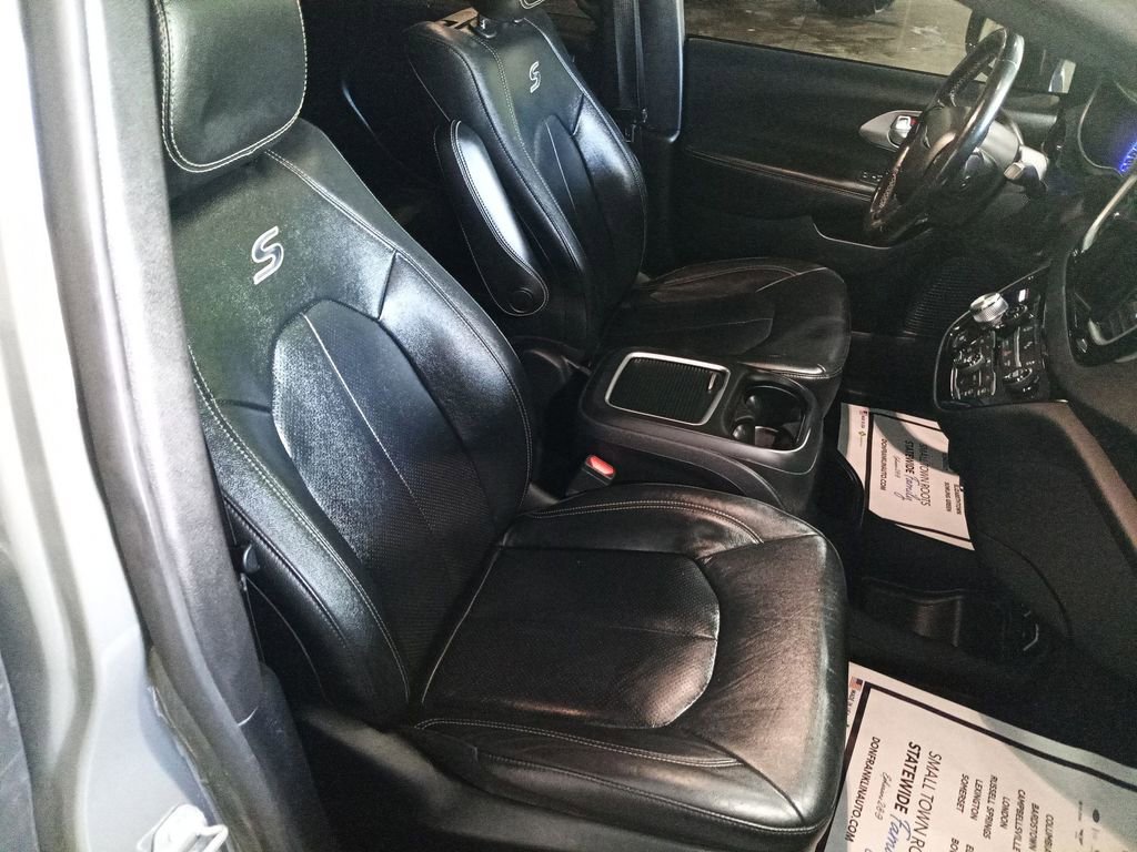 Used 2020 Chrysler Pacifica Touring-L Plus w/ S Appearance Package FWD image 30