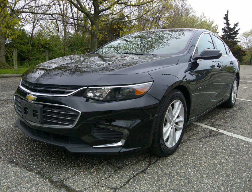 Used 2017 Chevrolet Malibu LT w/ Leather Package FWD image 3