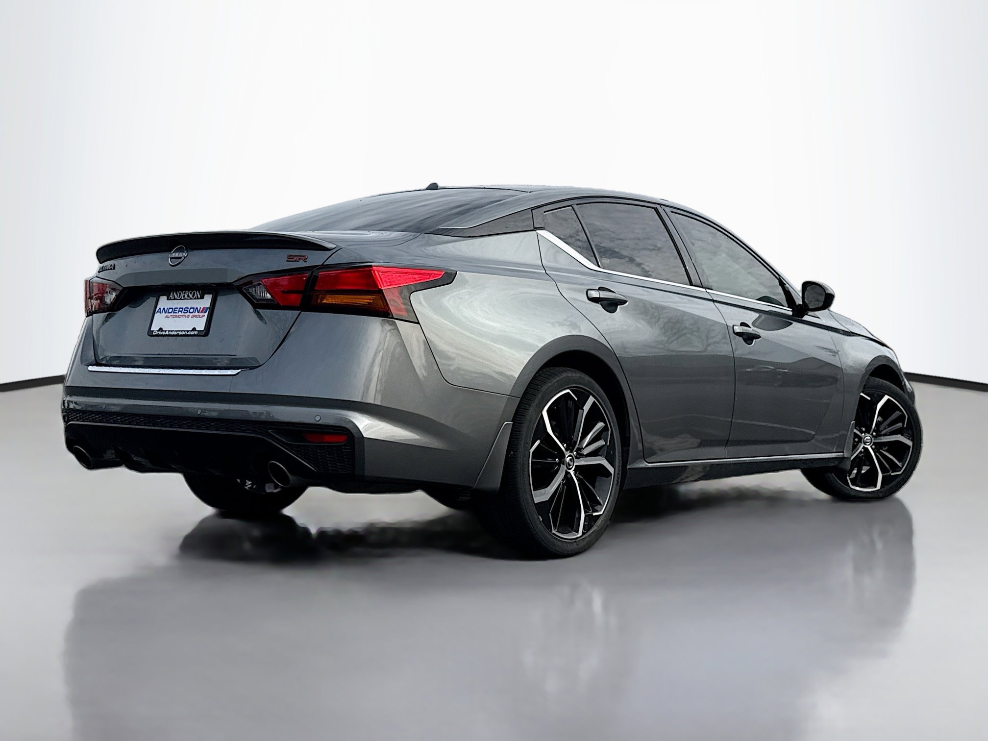 Used 2023 Nissan Altima 2.5 SR w/ SR Premium Package image 2