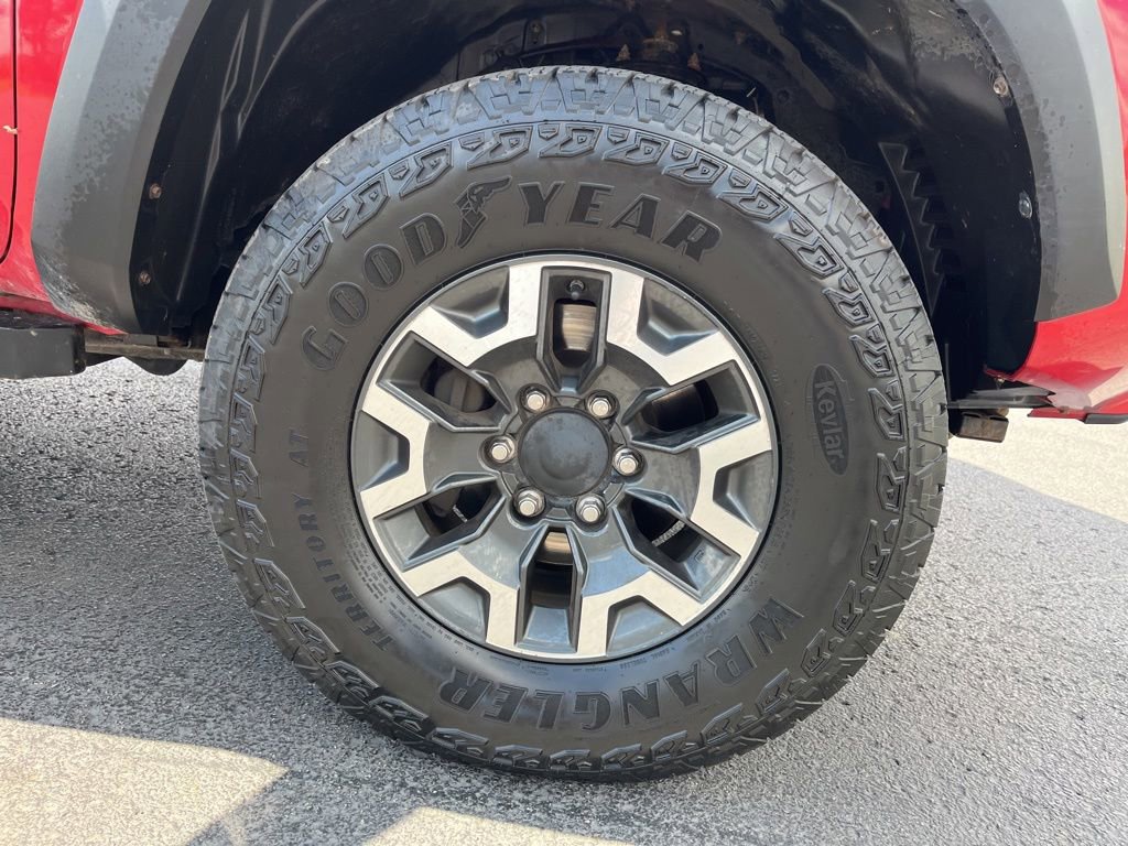 Used 2017 Toyota Tacoma TRD Off-Road w/ Premium & Technology Package AWD/4WD image 12