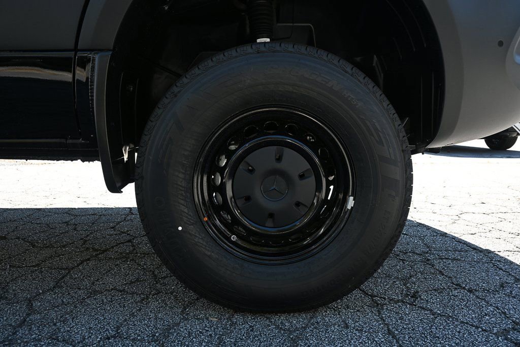 Used 2025 Mercedes-Benz Sprinter 2500 image 30