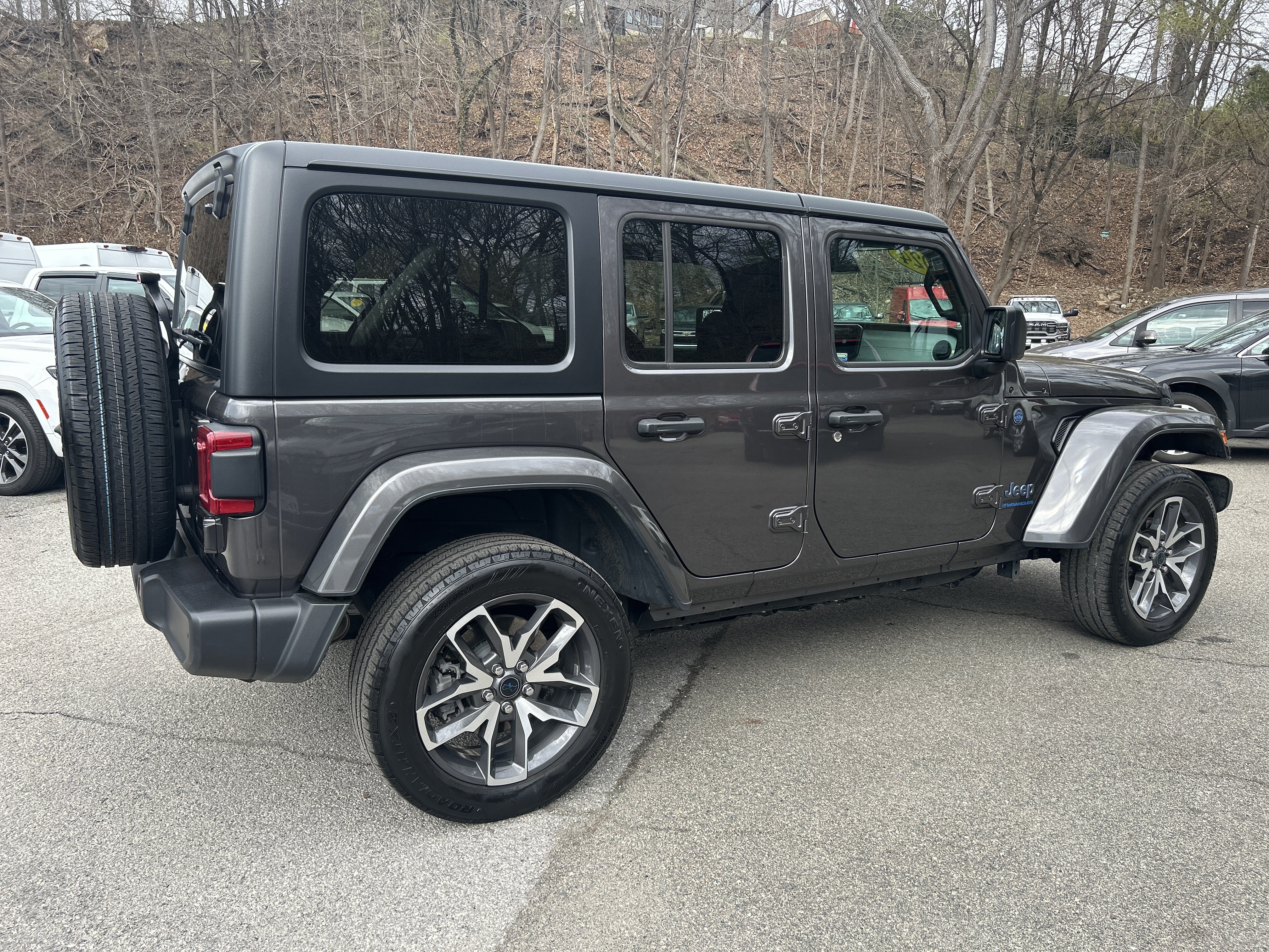 Used 2024 Jeep Wrangler Unlimited w/ Convenience Group AWD/4WD image 5