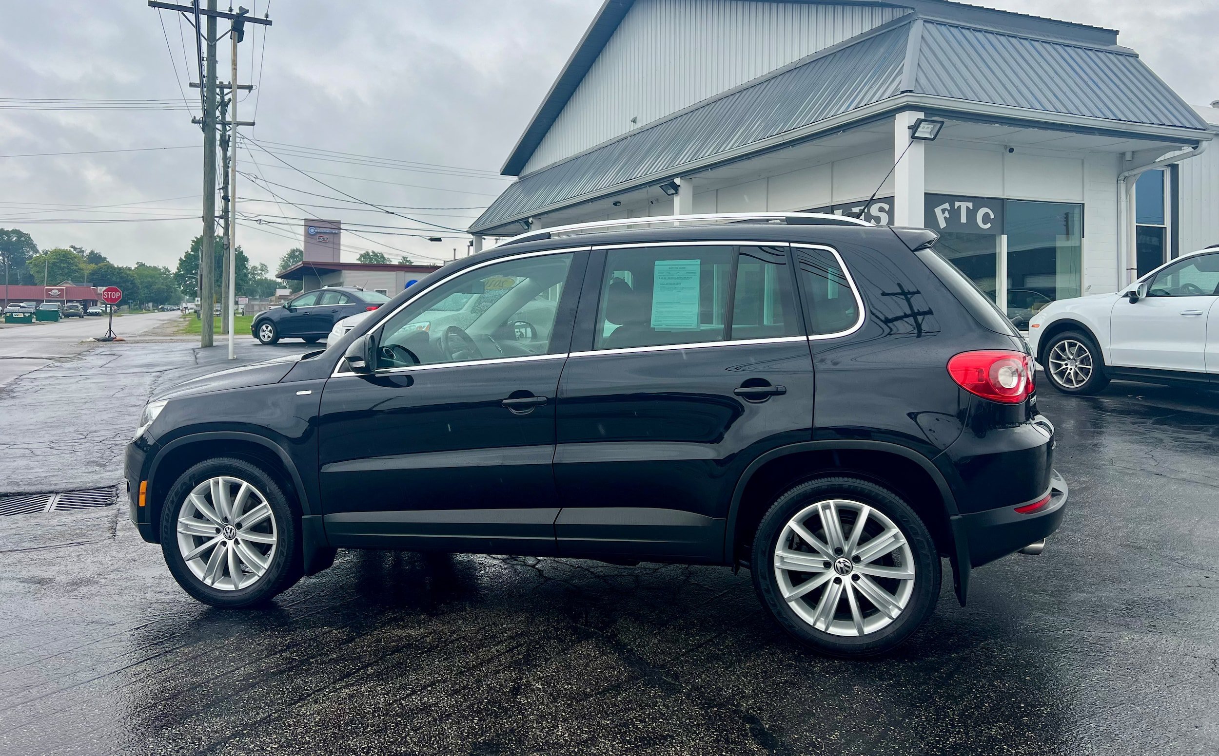 Used 2010 Volkswagen Tiguan S FWD image 8