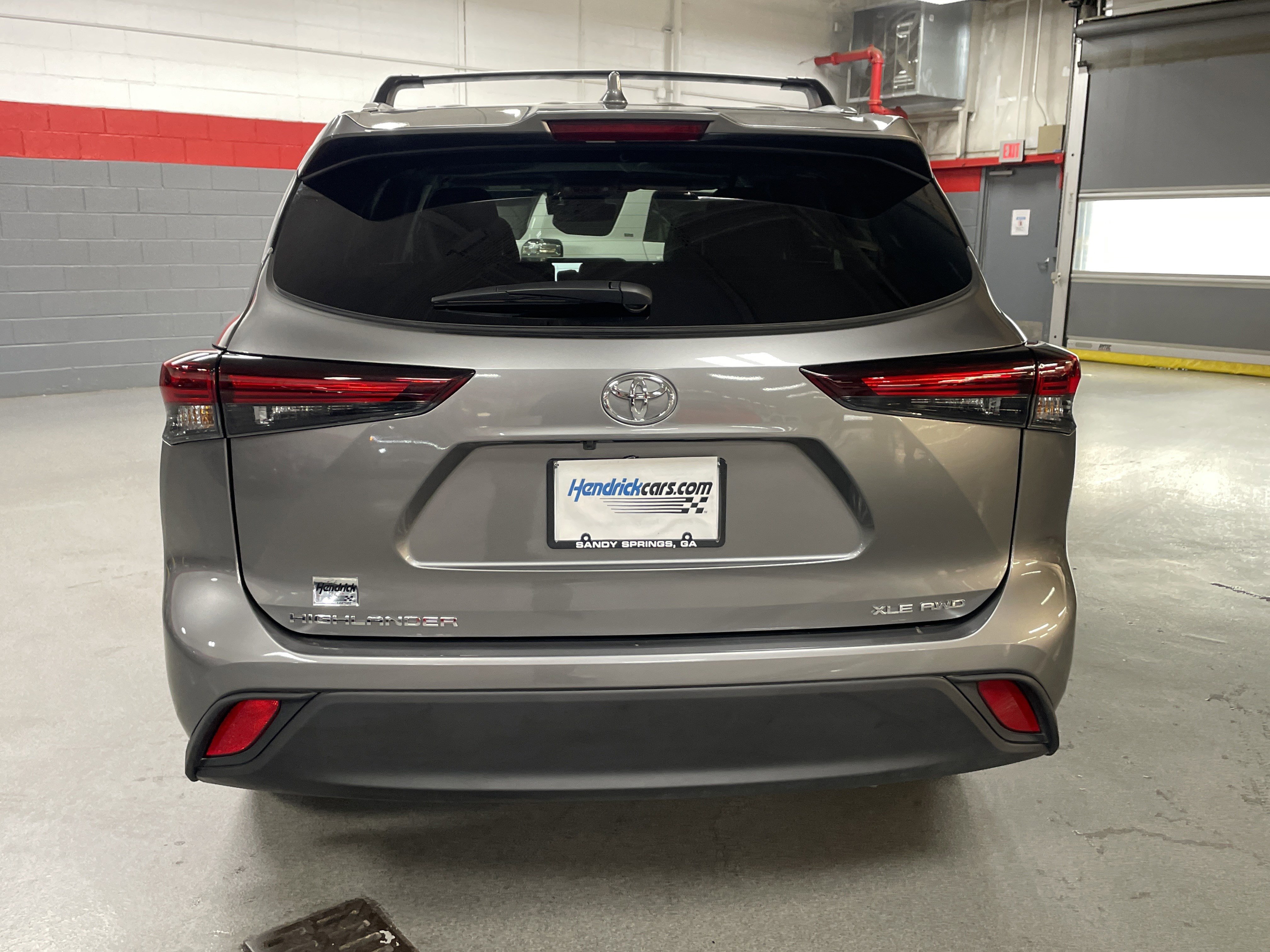 Used 2026 Toyota Highlander XLE image 9