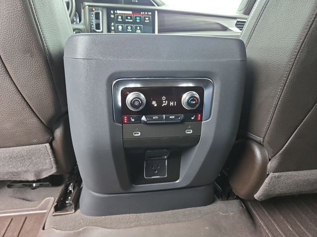 Used 2023 GMC Yukon XL Denali image 33