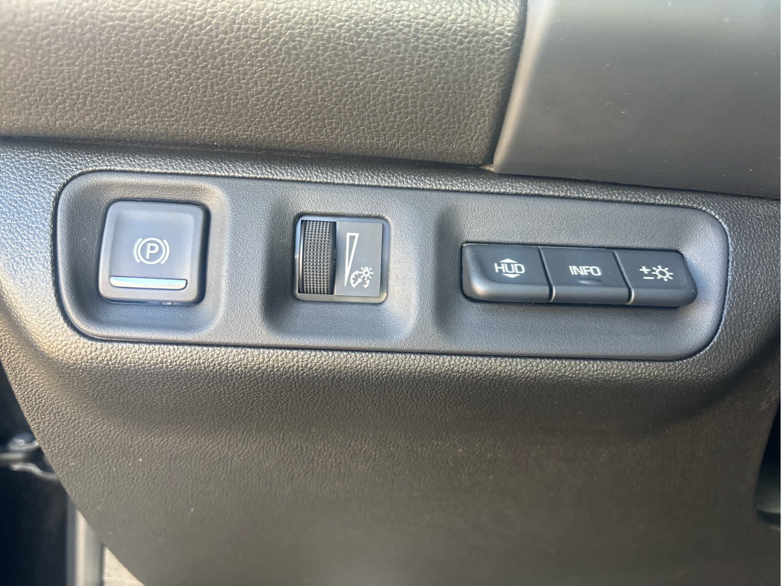 Used 2021 GMC Acadia Denali w/ Denali Ultimate Package AWD/4WD image 23