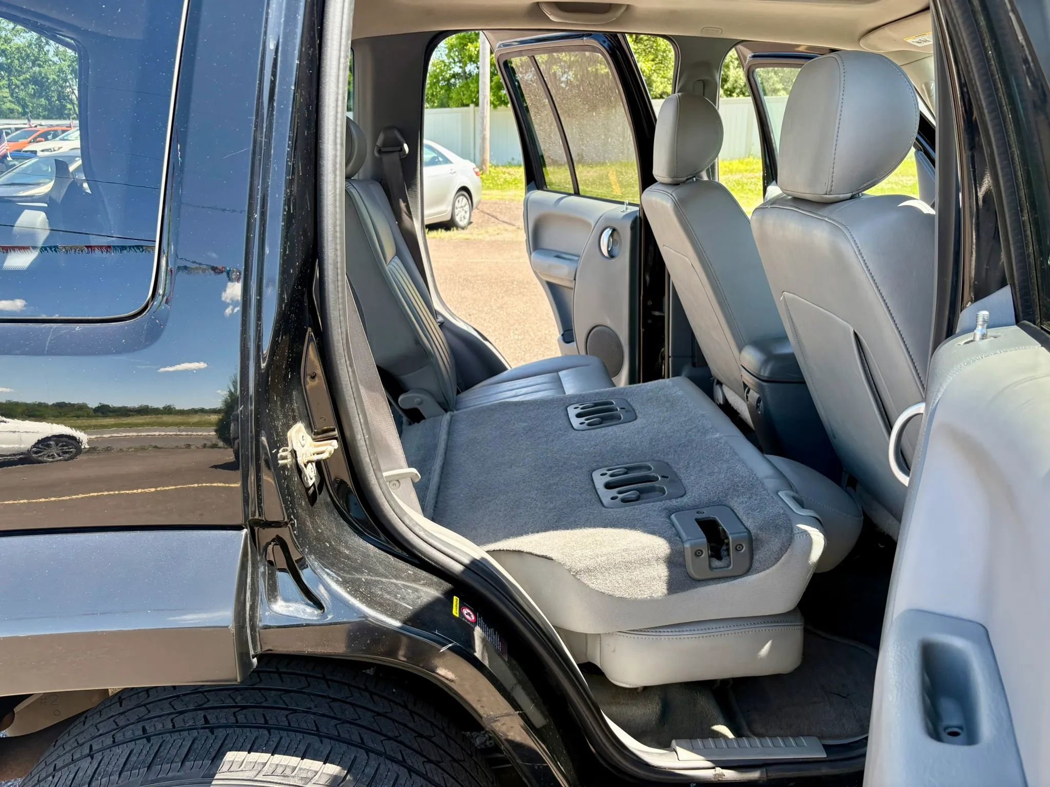 Used 2005 Jeep Liberty Limited AWD/4WD image 26