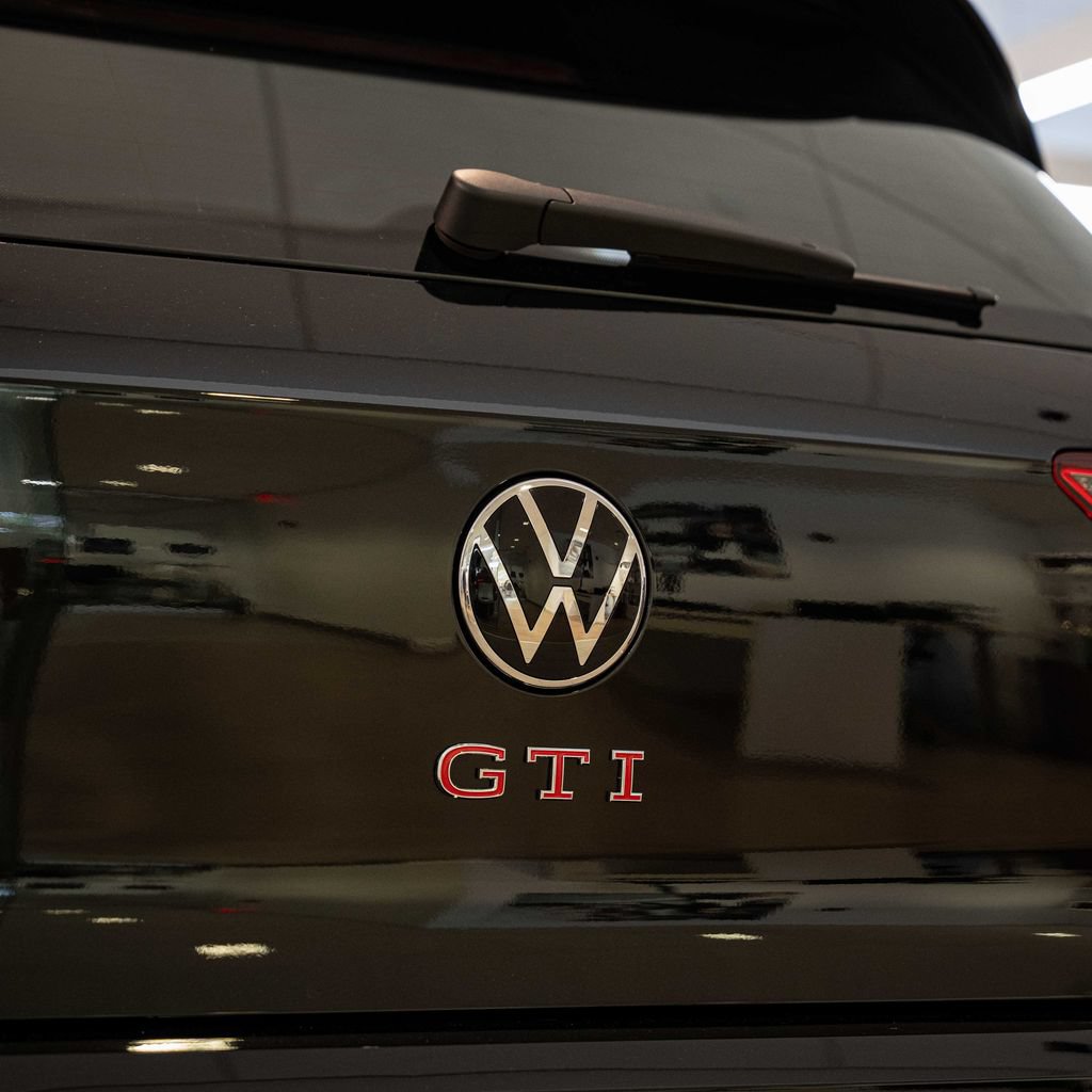New 2026 Volkswagen GTI SE FWD image 5