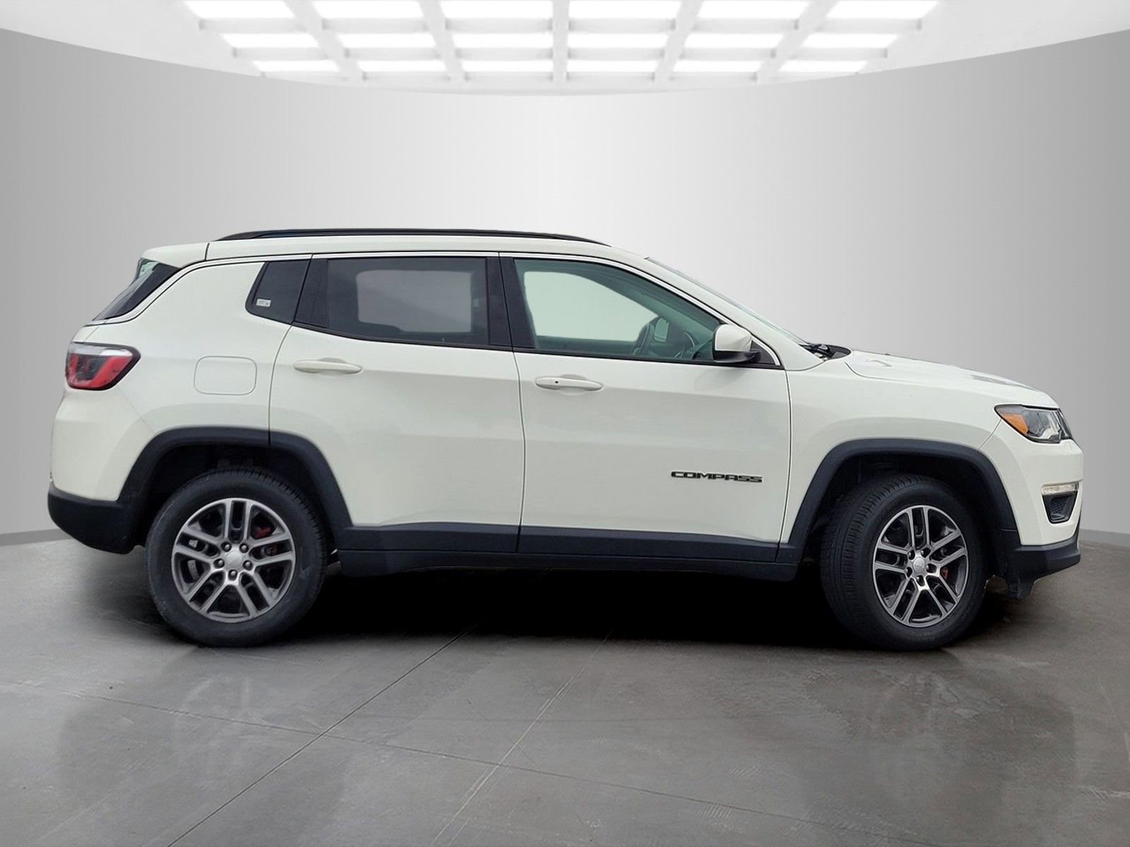 Used 2017 Jeep Compass Latitude w/ Safe & Security Group AWD/4WD image 3