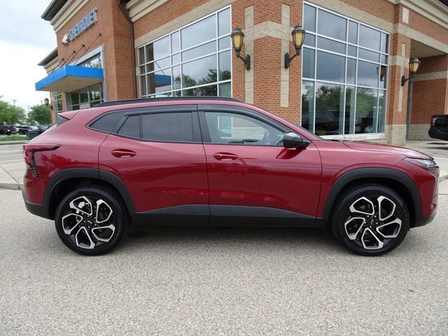 Certified 2024 Chevrolet Trax RS w/ Driver Confidence Package image 2