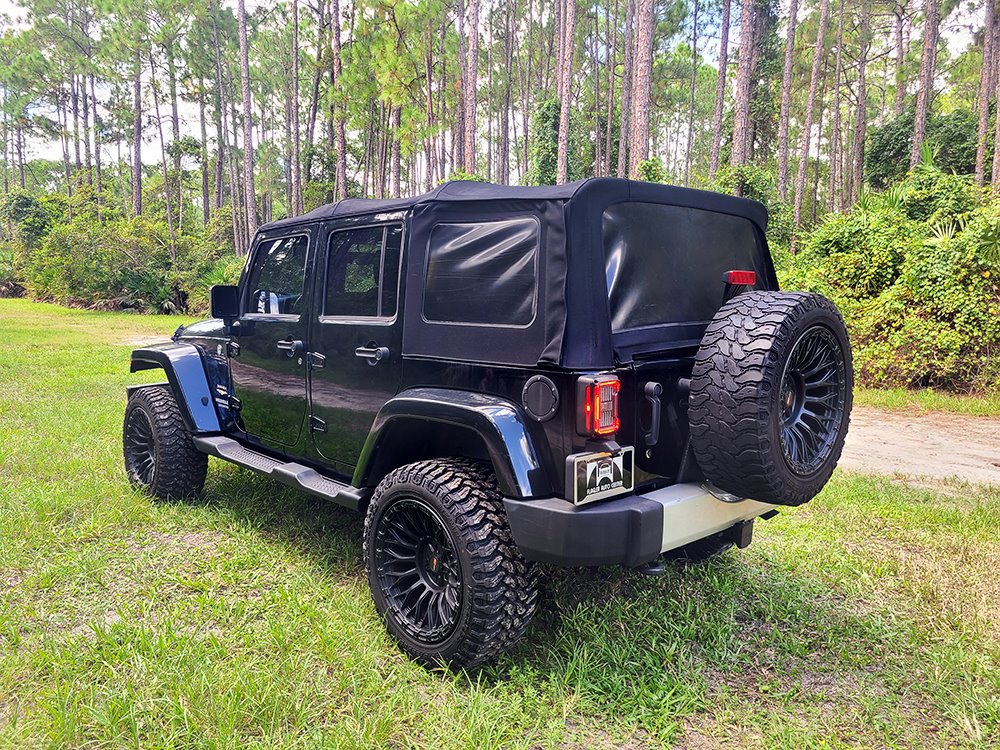 Used 2013 Jeep Wrangler Unlimited Sahara w/ Dual Top Group AWD/4WD image 6