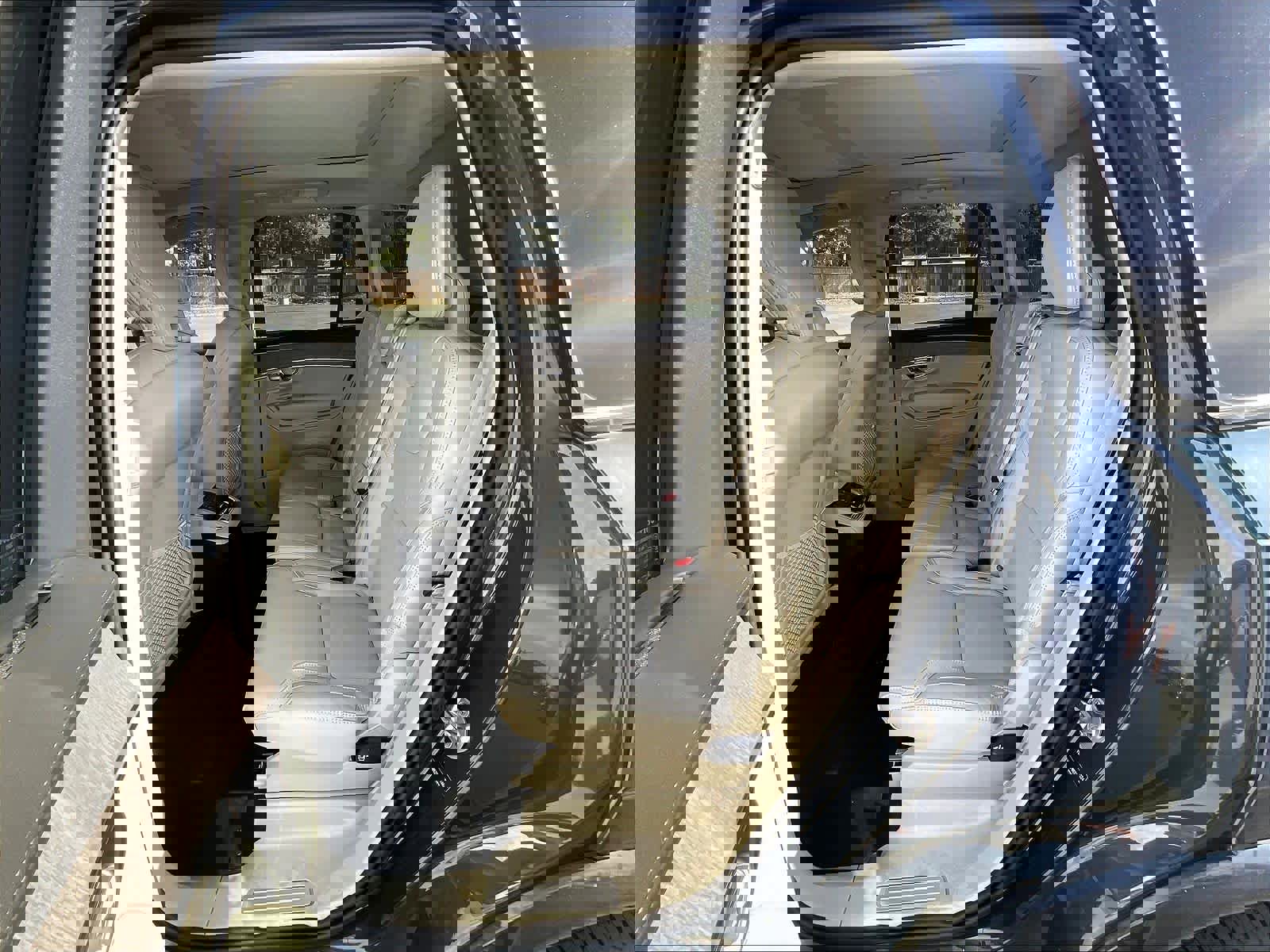 New 2026 Volvo XC90 B6 Ultra w/ Protection Package image 12