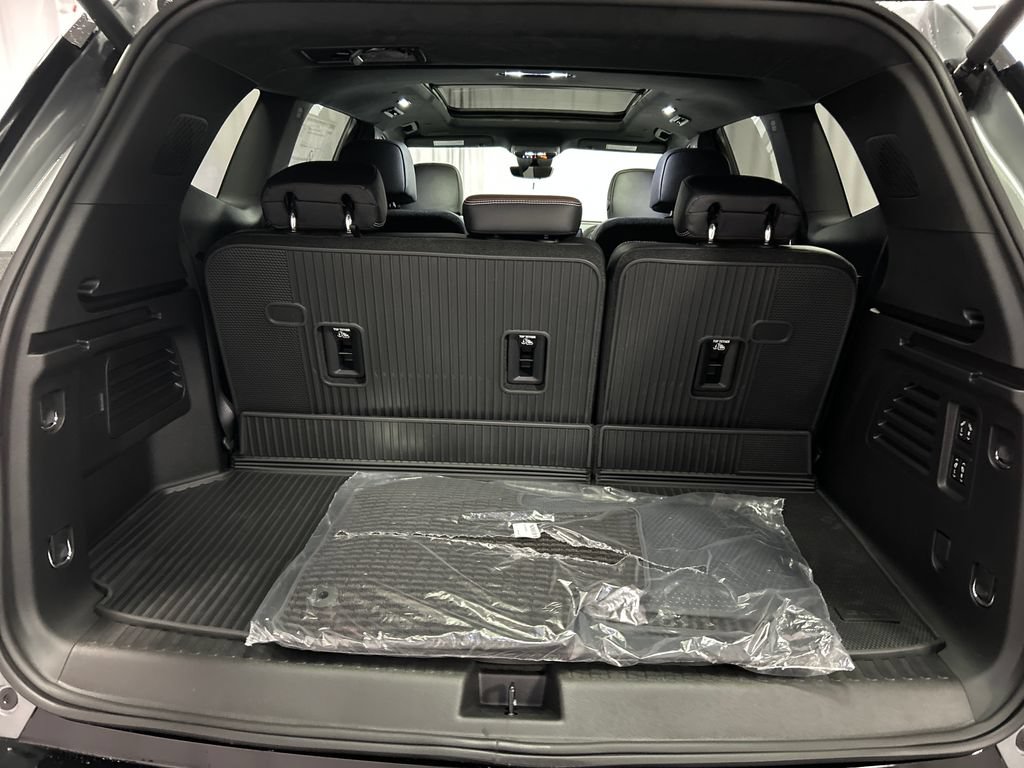 New 2026 GMC Acadia Denali Ultimate w/ LPO, Floor Liner Package AWD/4WD image 23