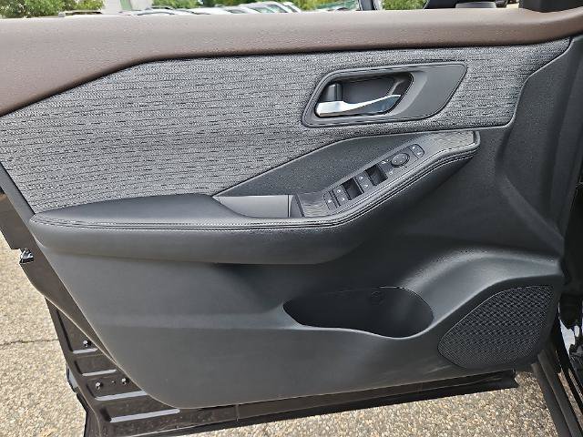 Certified 2023 Nissan Rogue SV AWD/4WD image 14