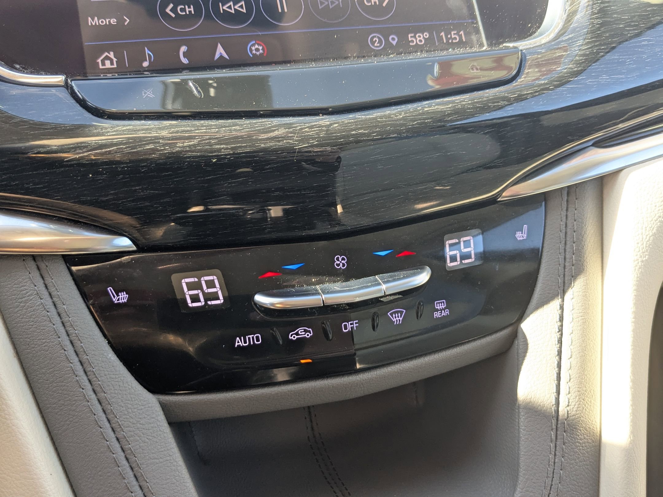 Used 2022 Cadillac XT6 Premium Luxury w/ Technology Package image 16