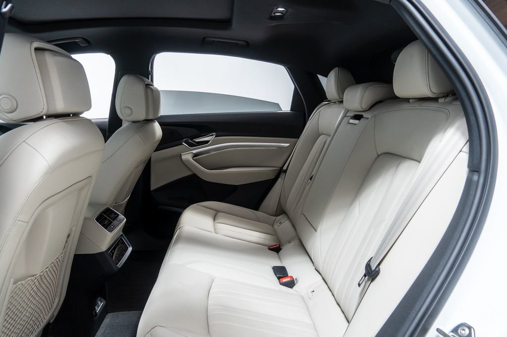 Used 2024 Audi Q8 e-tron Premium Plus image 28