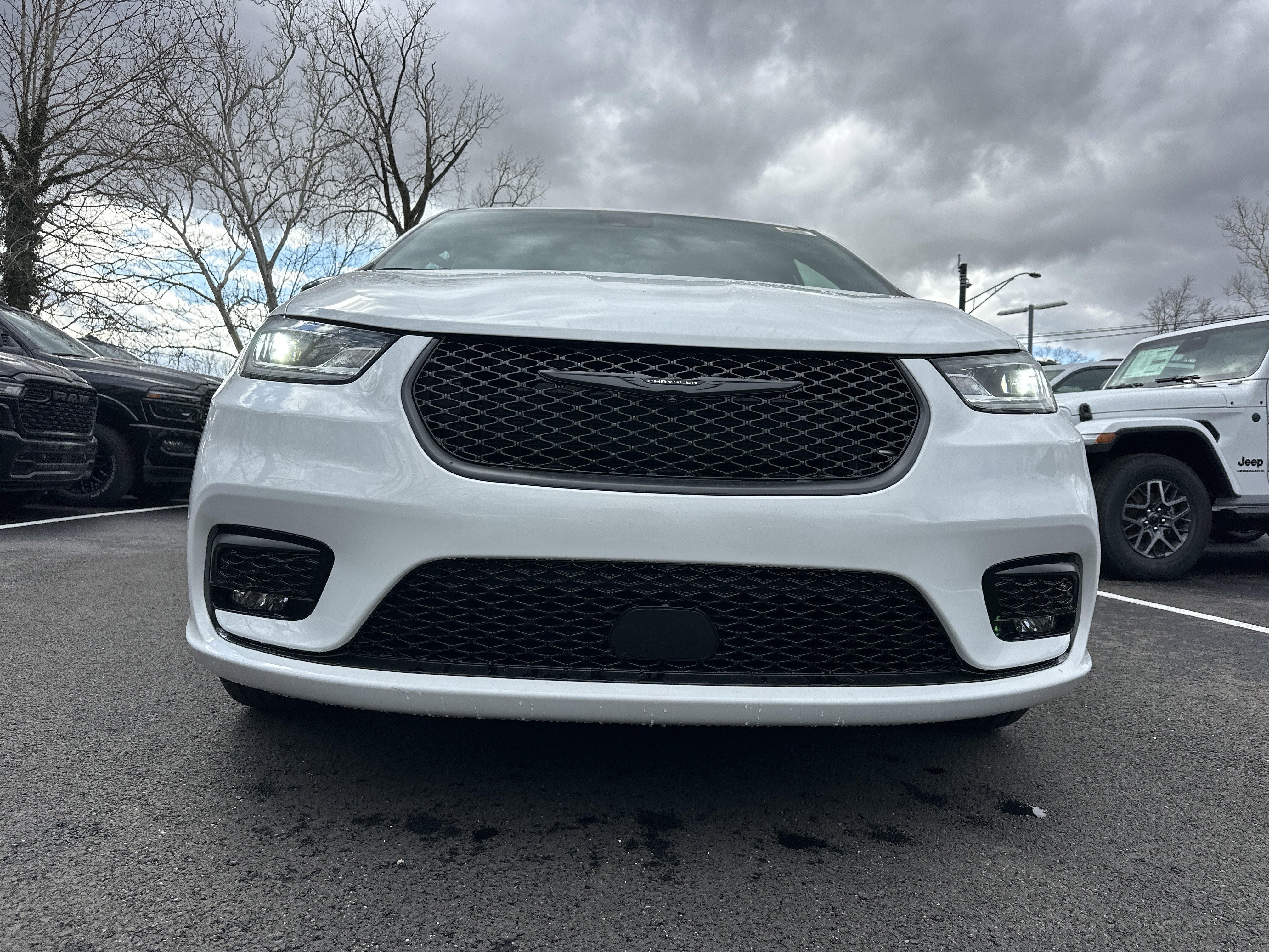 New 2026 Chrysler Pacifica Limited w/ S Appearance Package FWD image 24