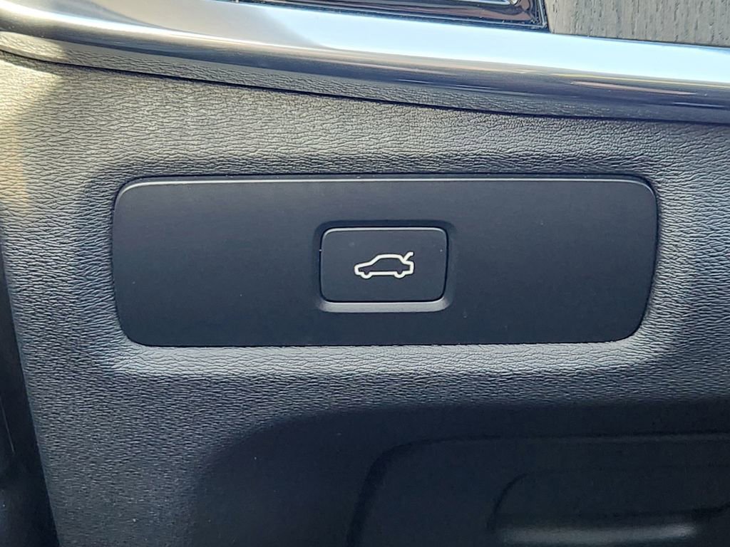 Used 2024 Volvo V90 B6 Cross Country Plus w/ Climate Package image 11