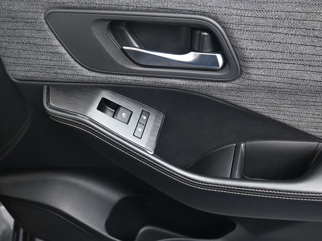 Used 2023 Nissan Rogue SV image 19