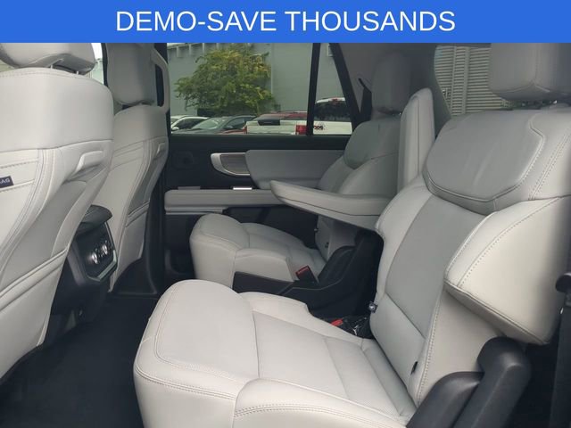 New 2025 Ford Expedition Max Platinum w/ Driver's Package image 4