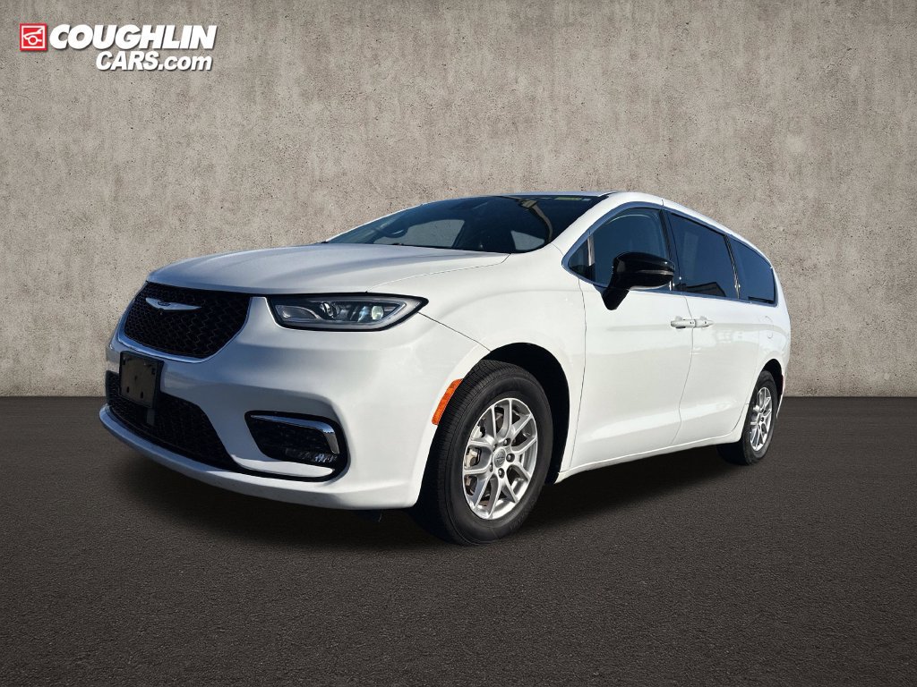 Used 2024 Chrysler Pacifica Touring-L FWD image 3