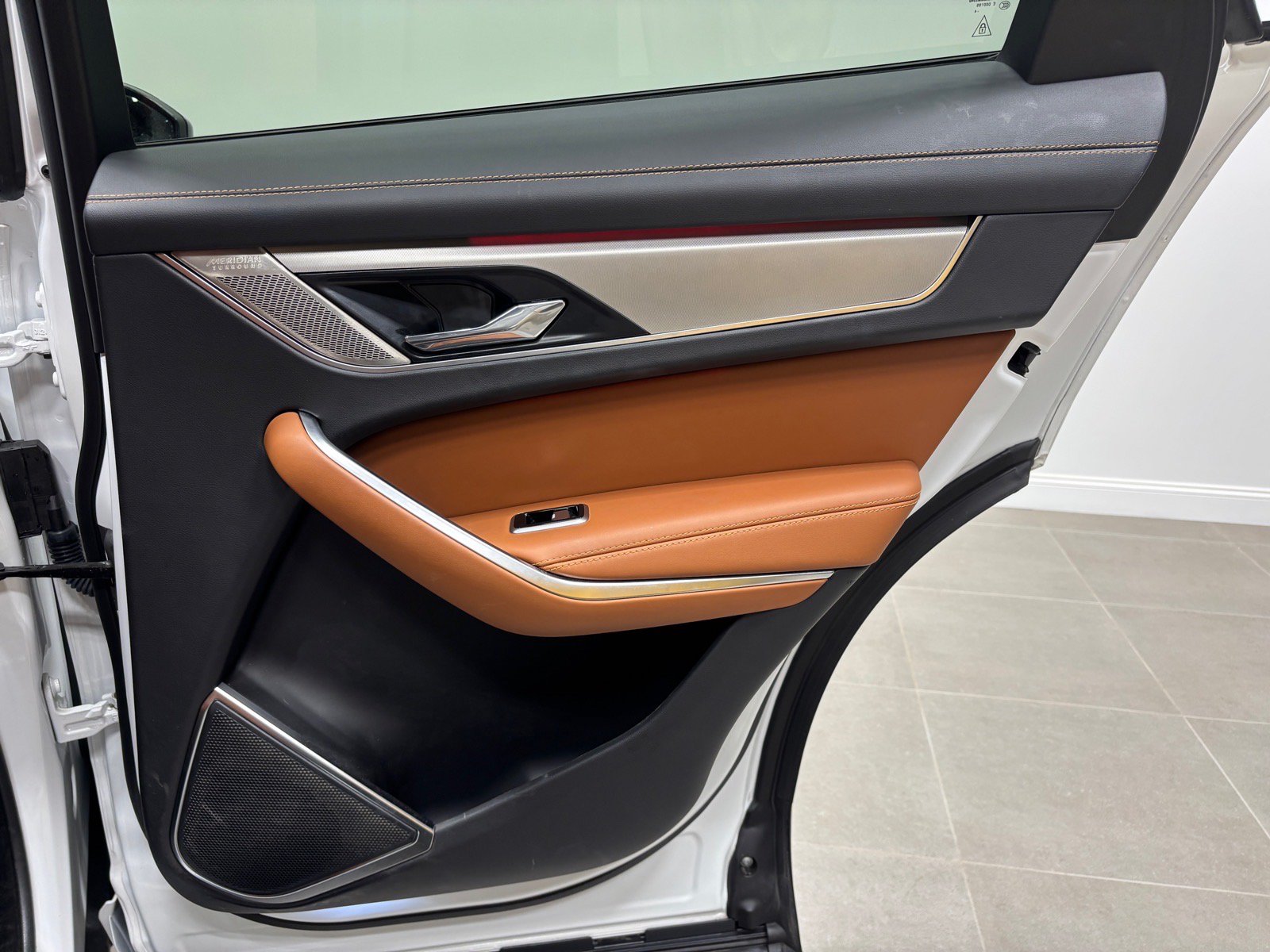New 2025 Jaguar F-PACE R-Dynamic S AWD/4WD image 39