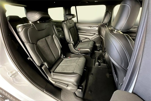 New 2025 Jeep Grand Cherokee L Altitude image 11