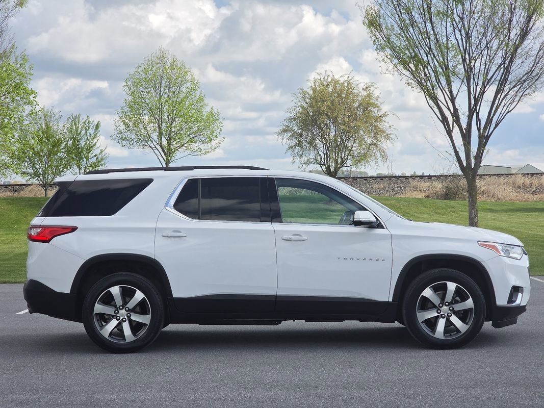 Used 2020 Chevrolet Traverse LT w/ LT Premium Package FWD image 9