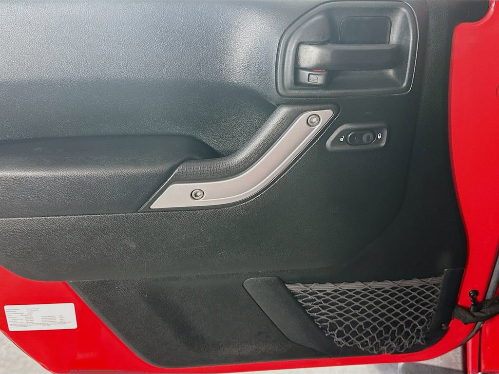 Used 2016 Jeep Wrangler Unlimited Sahara w/ Connectivity Group image 22