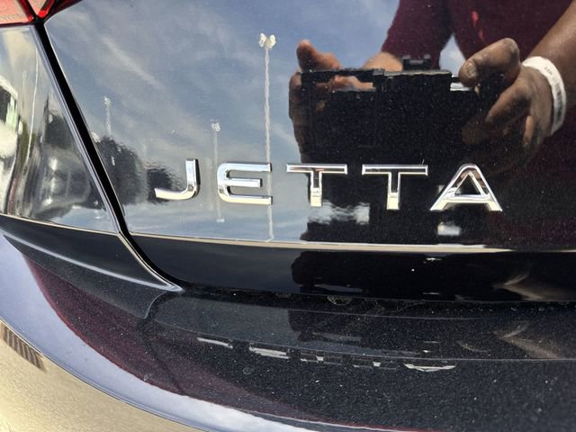 Certified 2022 Volkswagen Jetta SE FWD image 32