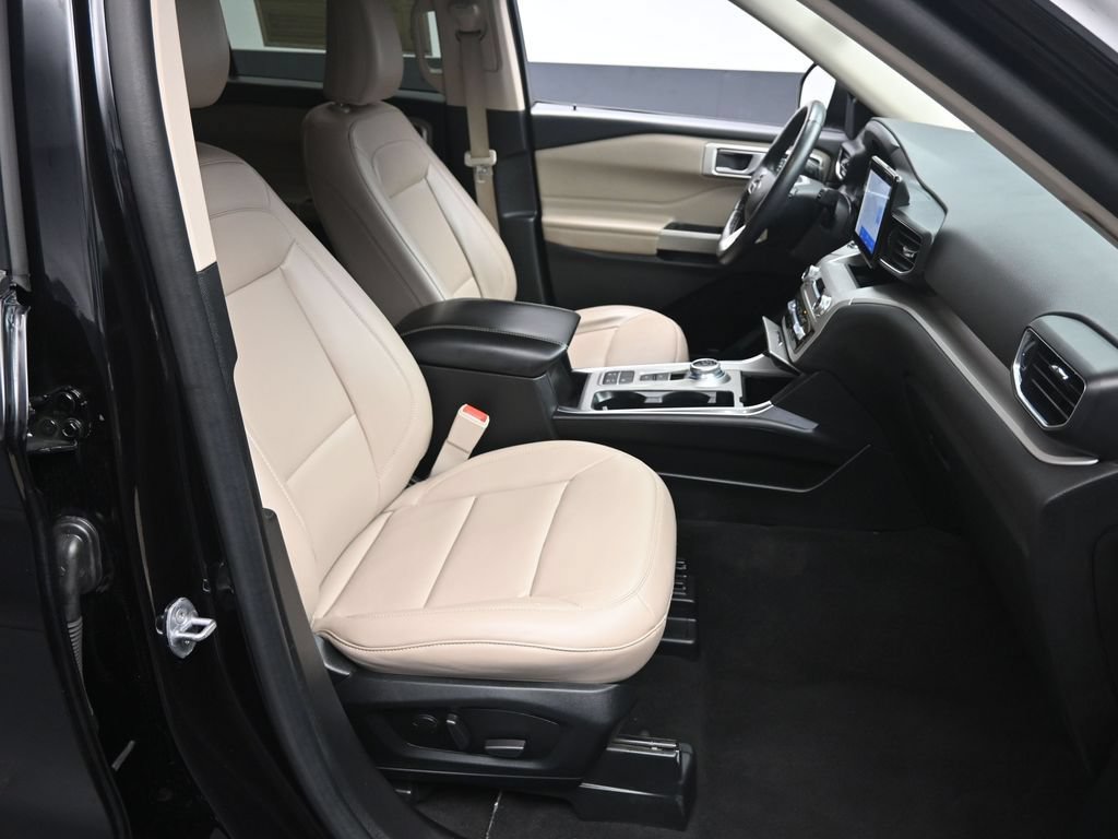 Used 2023 Ford Explorer XLT w/ Equipment Group 202A RWD image 28