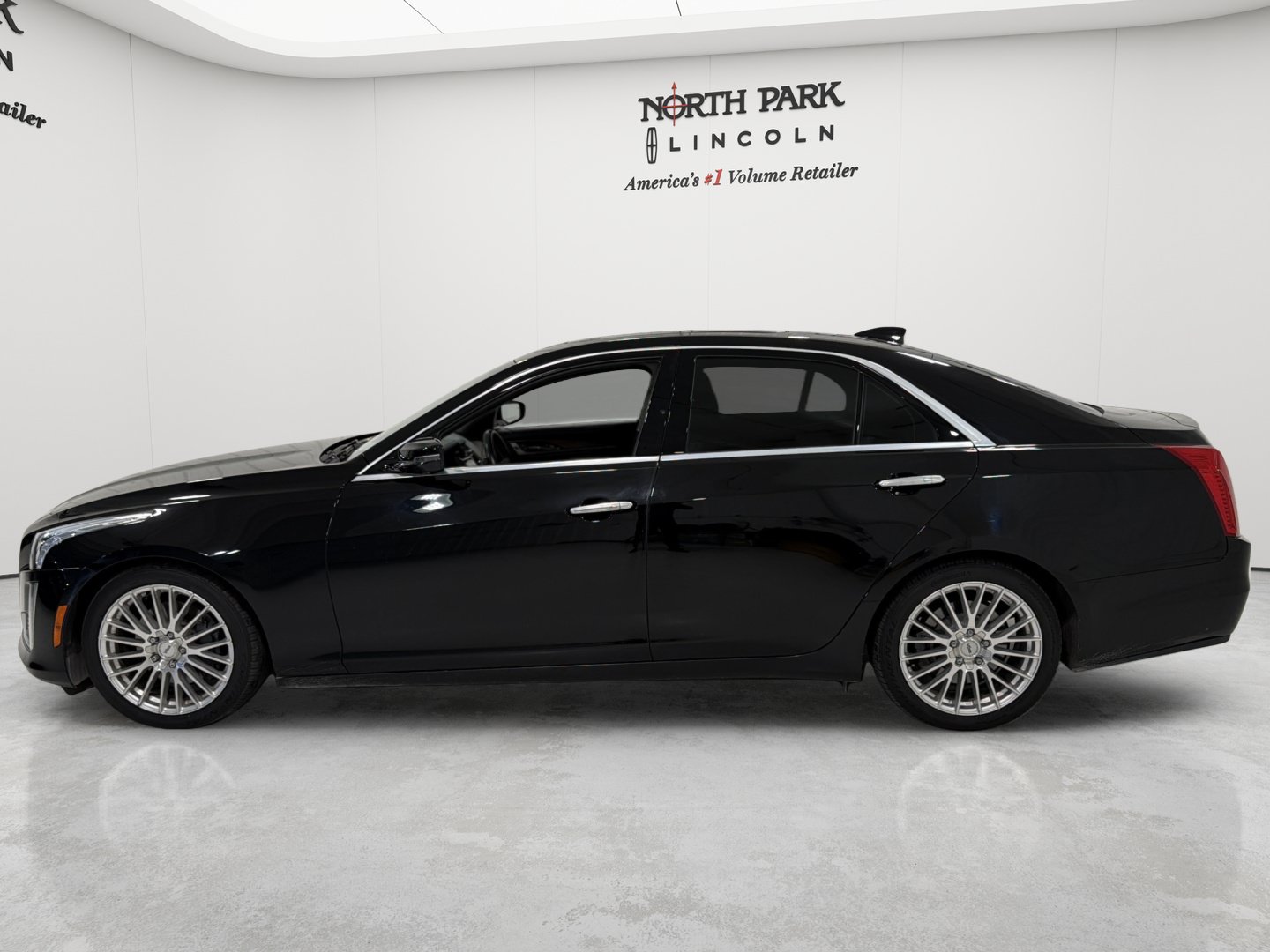 Used 2019 Cadillac CTS Luxury RWD image 2