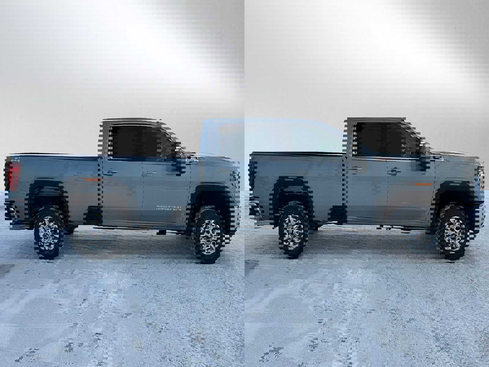 New 2026 GMC Sierra 2500 SLE image 2
