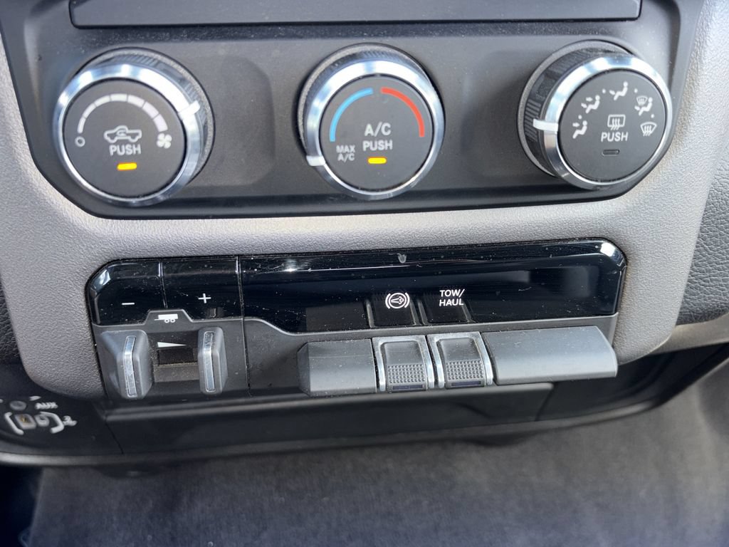 Used 2024 RAM 2500 Big Horn AWD/4WD image 5