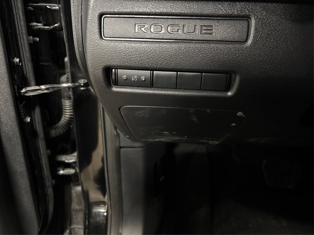 Used 2023 Nissan Rogue S AWD/4WD image 33