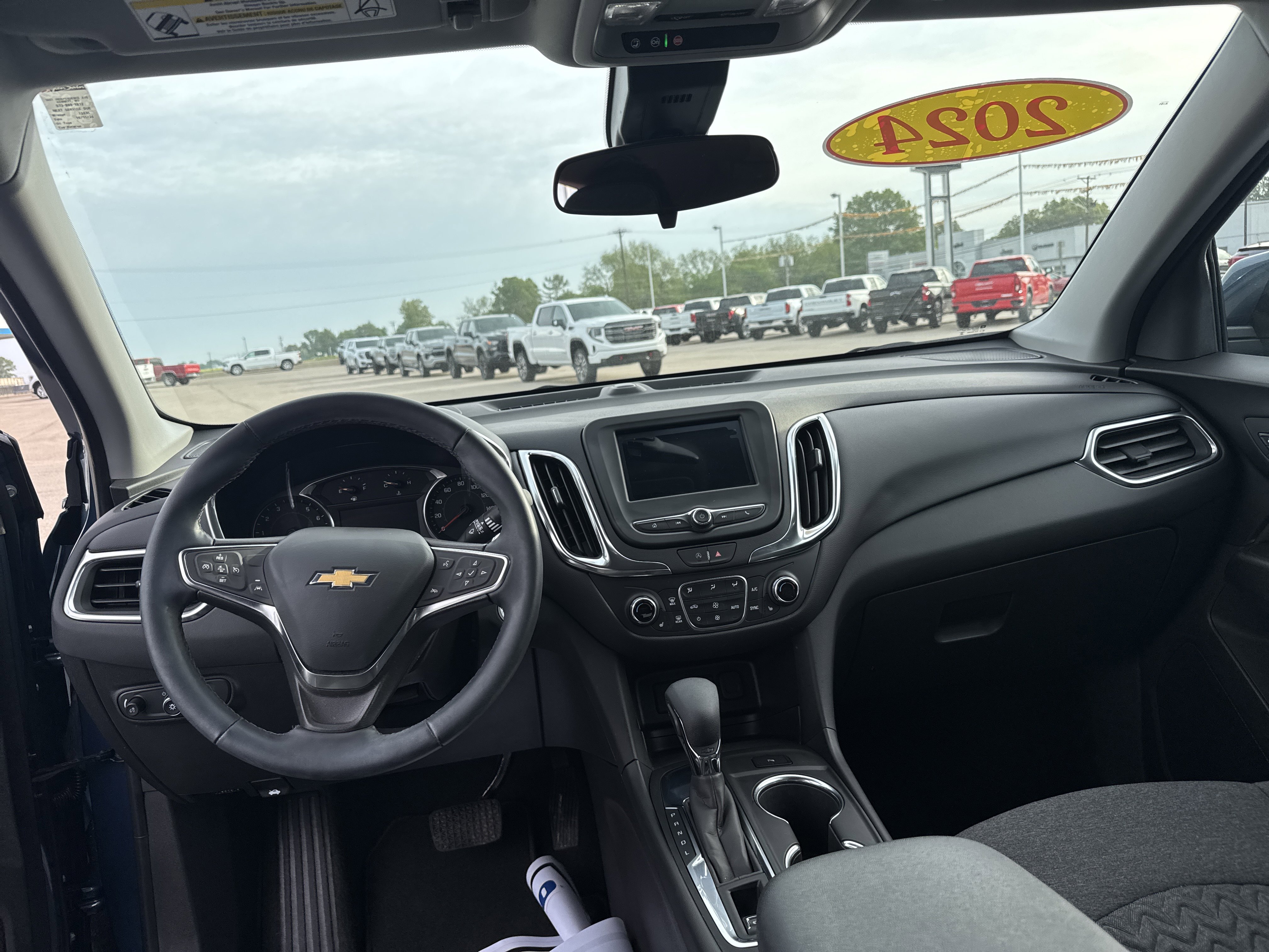 Used 2024 Chevrolet Equinox LT FWD image 8