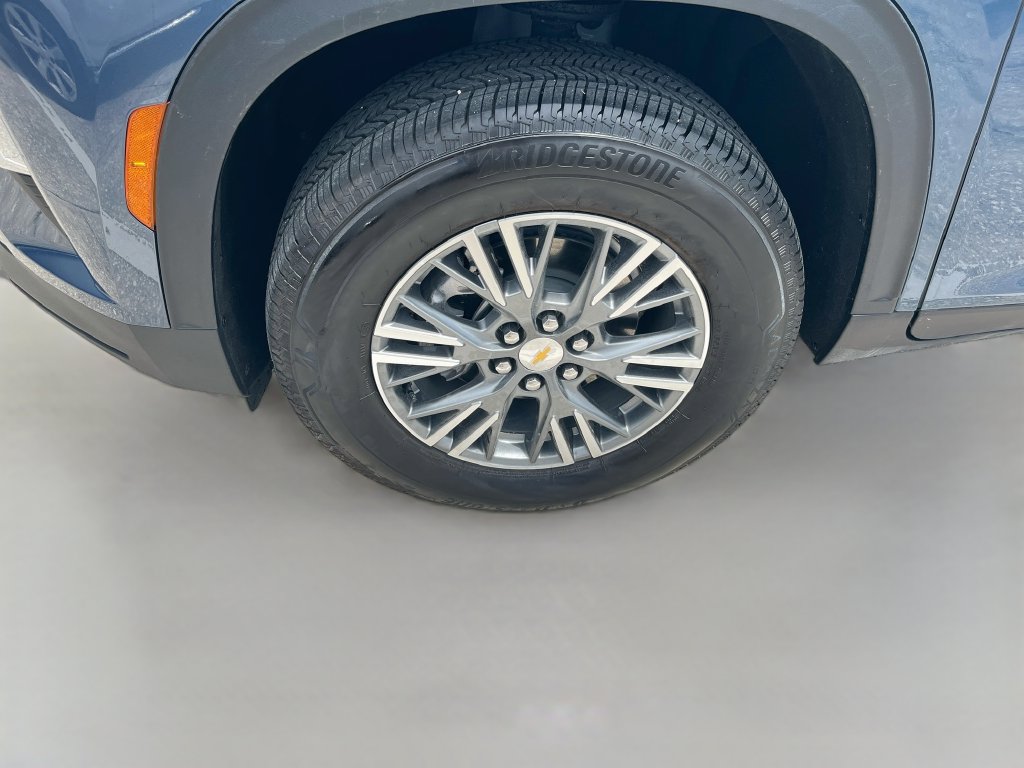 Used 2026 Chevrolet Traverse LT FWD image 32