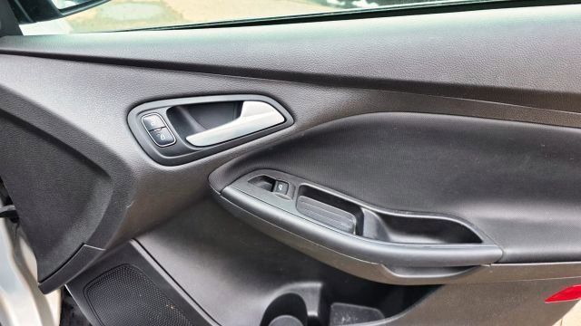 Used 2018 Ford Focus SE image 33