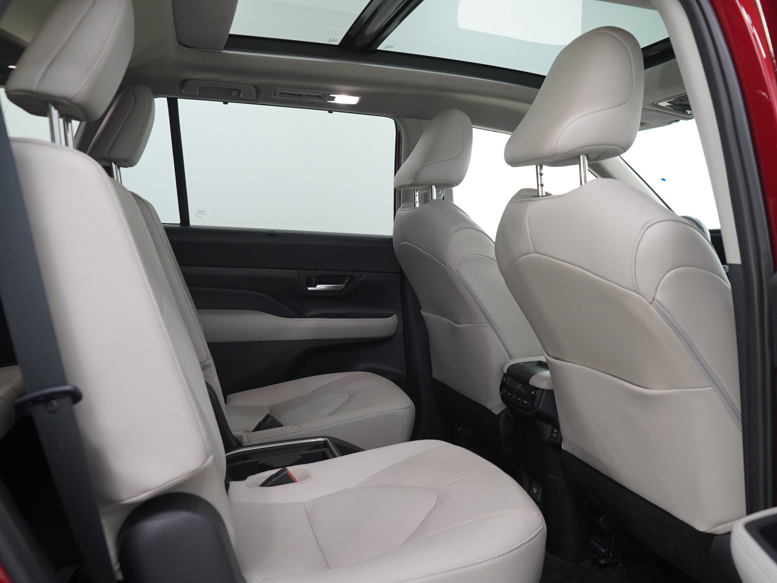 Used 2024 Toyota Grand Highlander AWD image 16