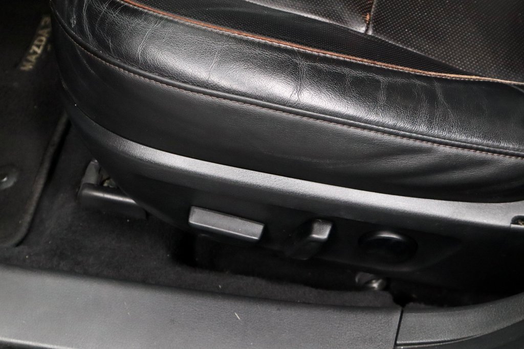 Used 2022 MAZDA MAZDA3 s image 25